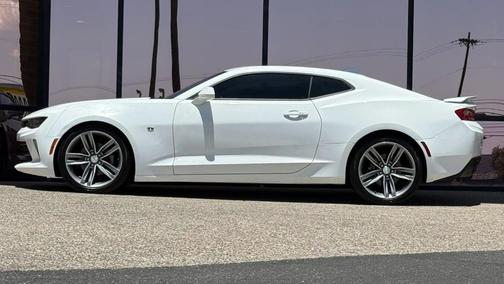 Summit White 2017 Chevrolet Camaro 1LT