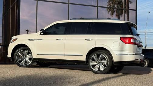 White Platinum Metallic Tri-Coat 2019 Lincoln Navigator Reserve