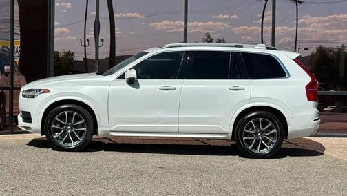2018 Volvo XC90 T6 Momentum