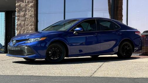 Blue Crush Metallic 2018 Toyota Camry Hybrid LE