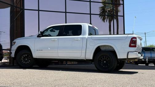 Ivory White Tri-Coat Pearlcoat 2019 RAM 1500 Laramie