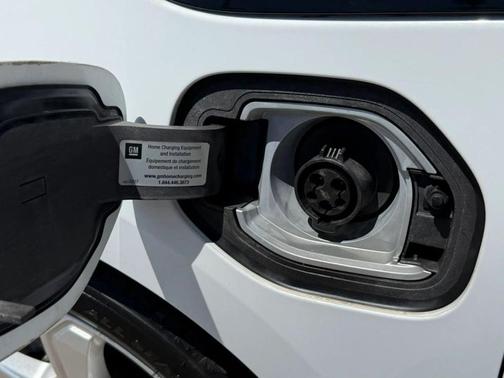 Summit White 2017 Chevrolet Volt LT