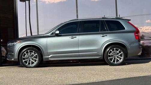 2017 Volvo XC90 T6 Momentum