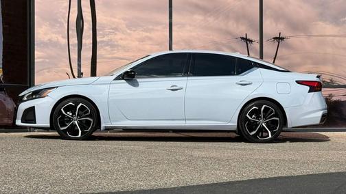 Gray Sky Pearl 2023 Nissan Altima SR FWD