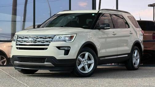 Platinum Dune Metallic Tri-Coat 2018 Ford Explorer XLT