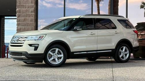 Platinum Dune Metallic Tri-Coat 2018 Ford Explorer XLT