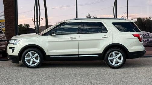 Platinum Dune Metallic Tri-Coat 2018 Ford Explorer XLT