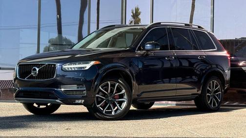 2016 Volvo XC90 T6 Momentum