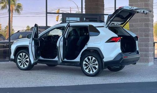 2022 Toyota RAV4 XLE Premium