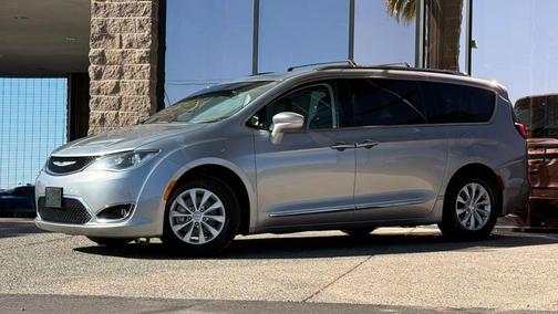 Billet Silver Metallic Clearcoat 2019 Chrysler Pacifica Touring L