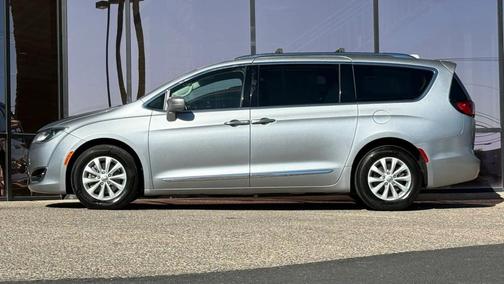 Billet Silver Metallic Clearcoat 2019 Chrysler Pacifica Touring L