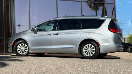 Billet Silver Metallic Clearcoat 2019 Chrysler Pacifica Touring L