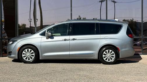 Billet Silver Metallic Clearcoat 2019 Chrysler Pacifica Touring L