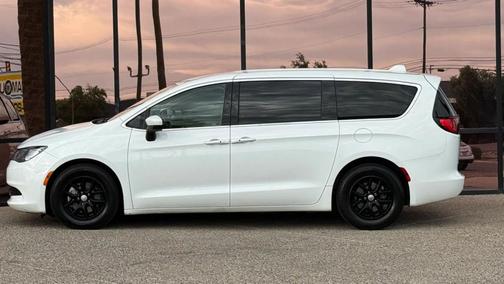 Bright White Clearcoat 2017 Chrysler Pacifica Touring