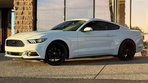 Oxford White 2017 Ford Mustang V6
