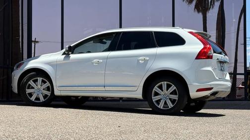 White 2017 Volvo XC60 T5 Inscription