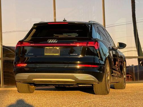 2022 Audi e-tron Premium