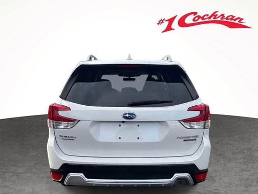 Crystal White Pearl 2022 Subaru Forester Touring