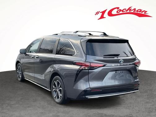 2025 Toyota Sienna Platinum