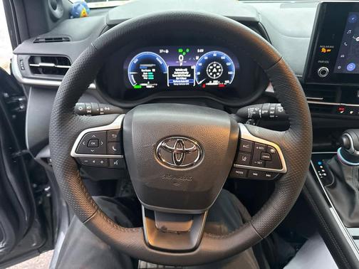 2025 Toyota Sienna Platinum