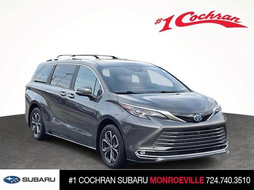 2025 Toyota Sienna Platinum
