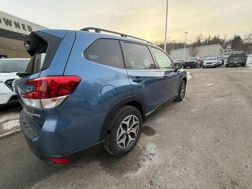 2022 Subaru Forester Premium