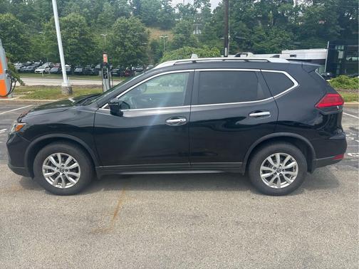 Magnetic Black 2017 Nissan Rogue SV