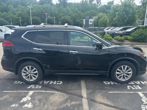 Magnetic Black 2017 Nissan Rogue SV