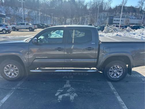2017 Toyota Tacoma SR5