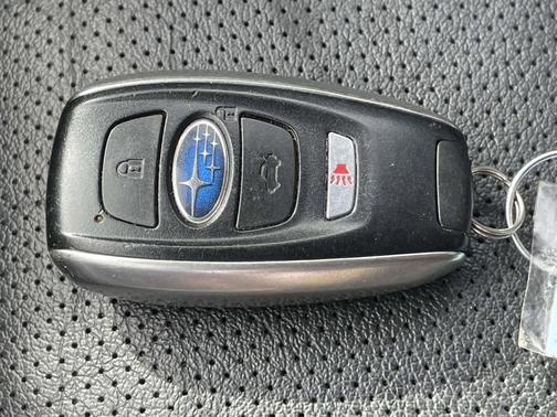 Crystal White Pearl 2022 Subaru Ascent Limited 7-Passenger