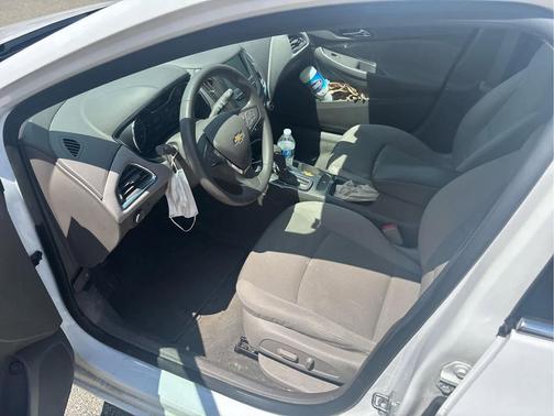 Summit White 2016 Chevrolet Cruze LT Auto