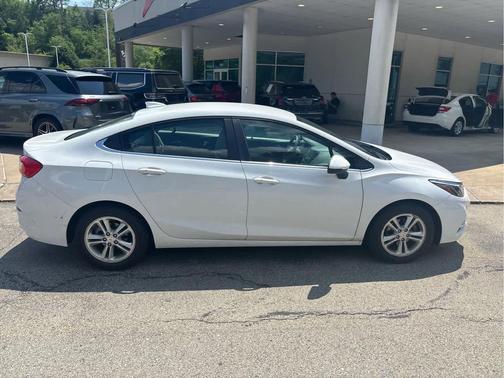 Summit White 2016 Chevrolet Cruze LT Auto