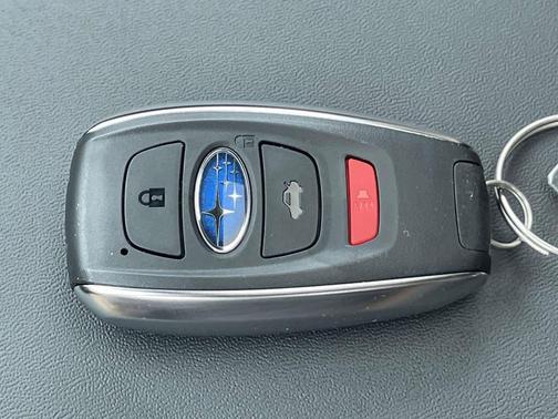 Crystal Black Silica 2026 Subaru Outback Touring XT