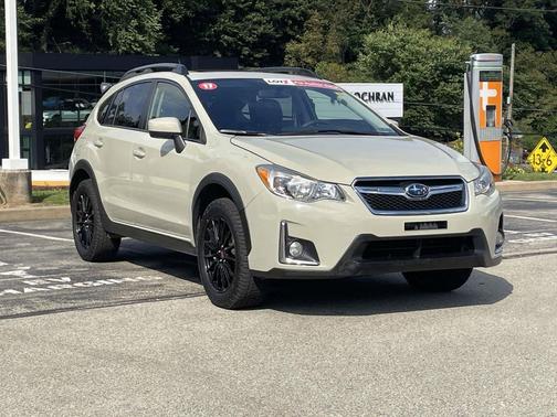 Desert Khaki 2017 Subaru Crosstrek 2.0i Premium