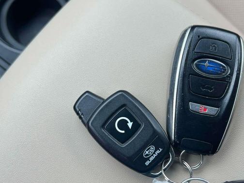 Crystal Black Silica 2016 Subaru Outback 2.5i Limited