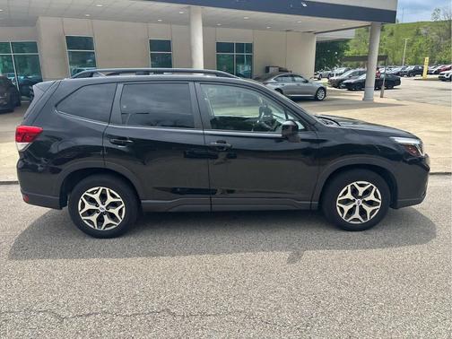 Crystal Black Silica 2019 Subaru Forester Premium