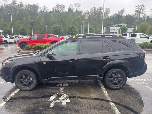 Crystal Black Silica 2023 Subaru Outback Wilderness