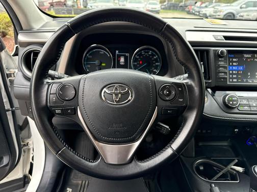 2017 Toyota RAV4 Hybrid XLE