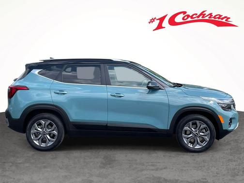 Pluton Blue/Black Roof 2024 Kia Seltos S