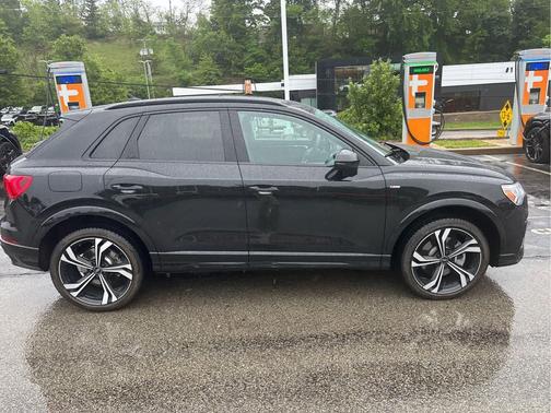 Mythos Black Metallic 2023 Audi Q3 45 S line Premium Plus