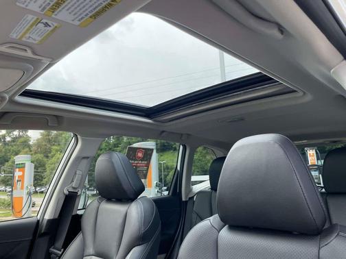 Crystal White Pearl 2023 Subaru Forester Limited