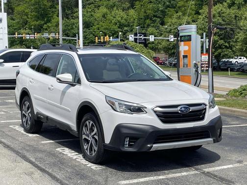 Crystal White Pearl 2022 Subaru Outback Limited