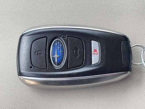 Crystal White Pearl 2022 Subaru Outback Limited
