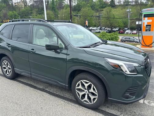 Cascade Green Silica 2023 Subaru Forester Premium