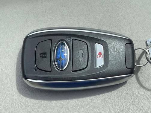 Crystal White Pearl 2023 Subaru Forester Limited