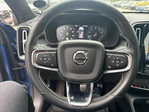 2021 Volvo XC40 T5 R-Design