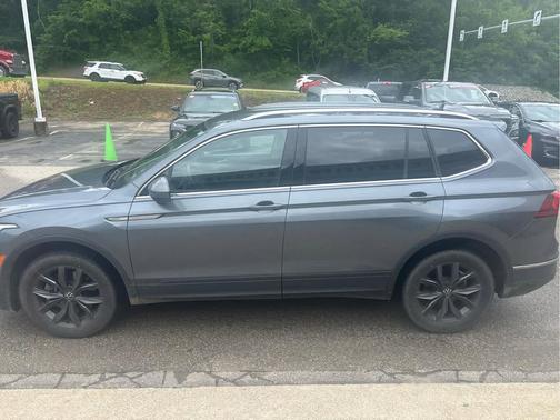 Platinum Gray Metallic 2024 Volkswagen Tiguan 2.0T SE 4MOTION