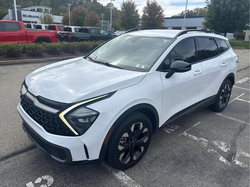 Glacial White Pearl 2023 Kia Sportage X-Line