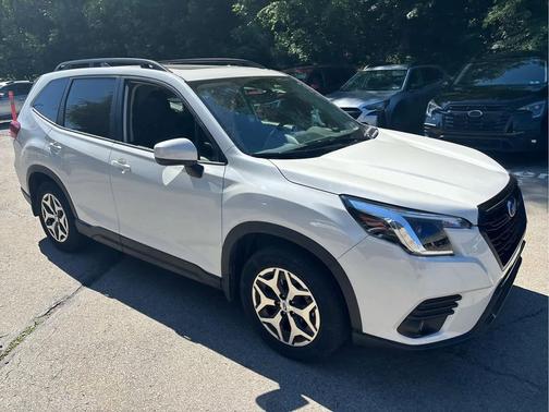 Crystal White Pearl 2024 Subaru Forester Premium