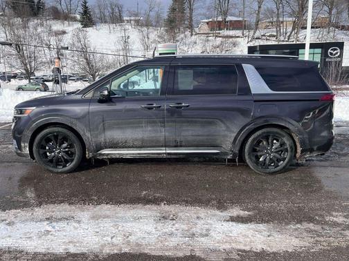 2024 Kia Carnival SX